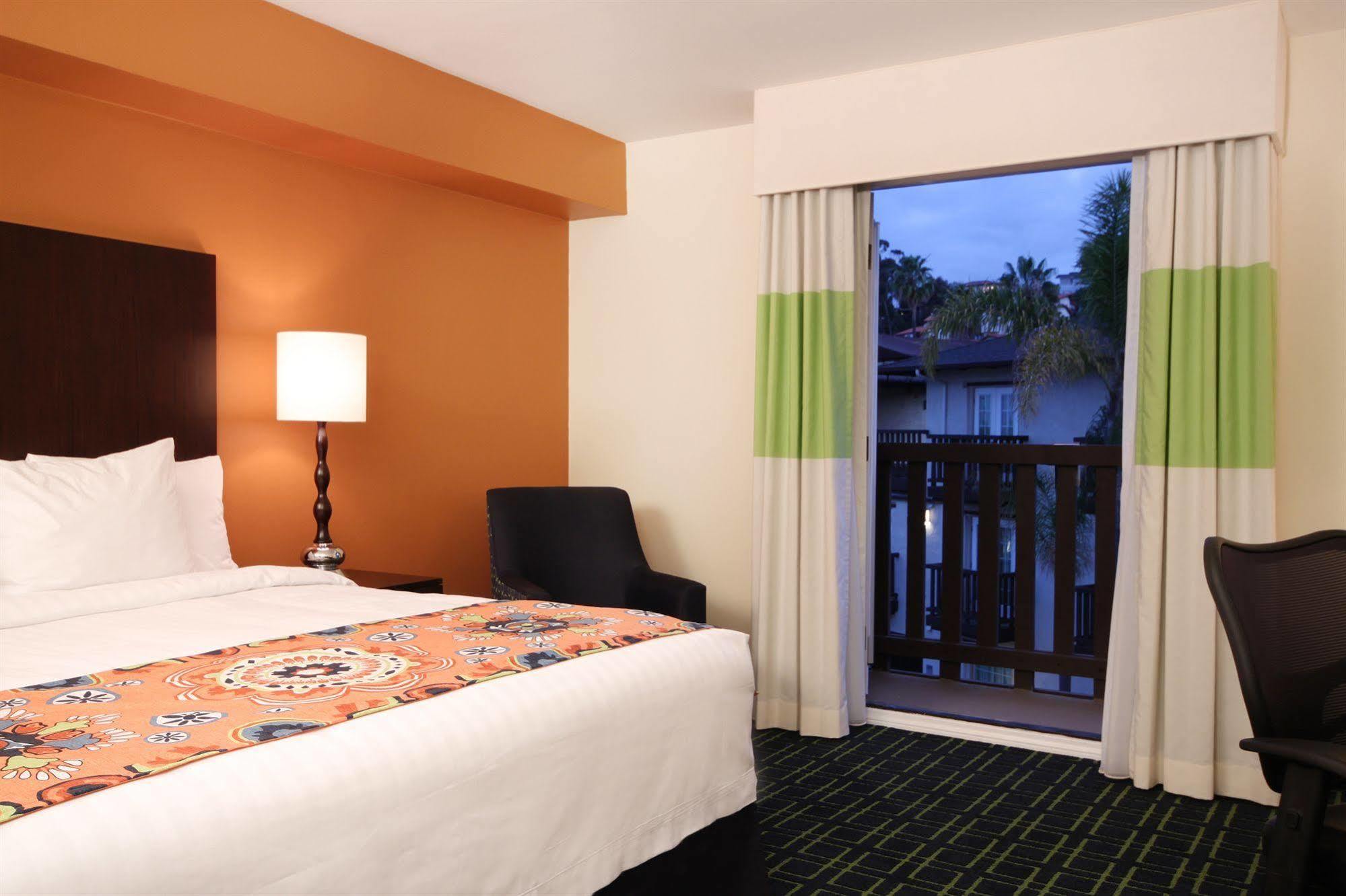 Fairfield Inn & Suites San Diego Old Town Exterior foto